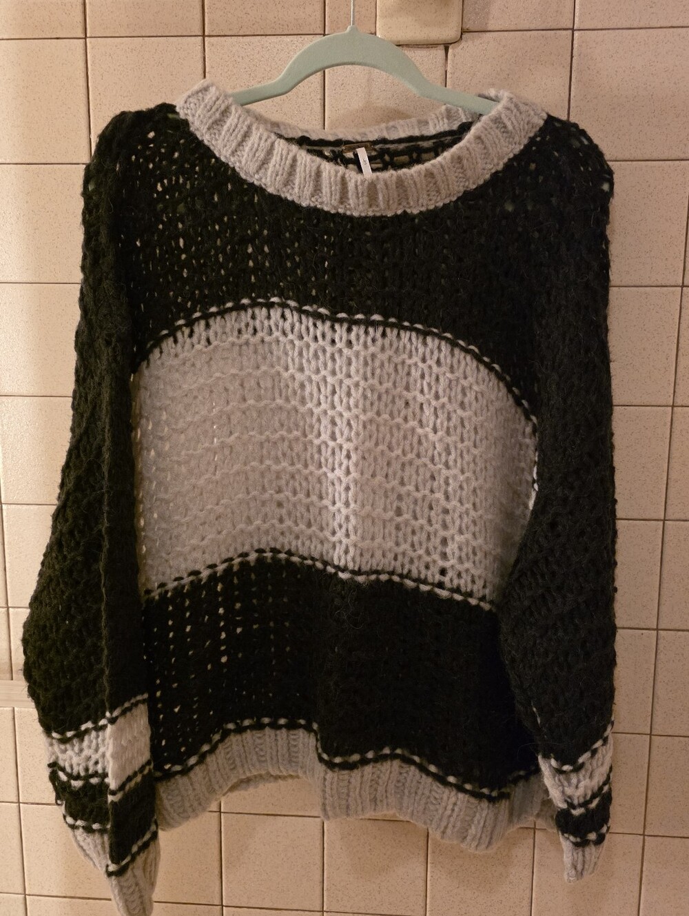Womans FREE PEOPLEA Chunky Knit Black and Light Gray Colorblock Women's Sweater